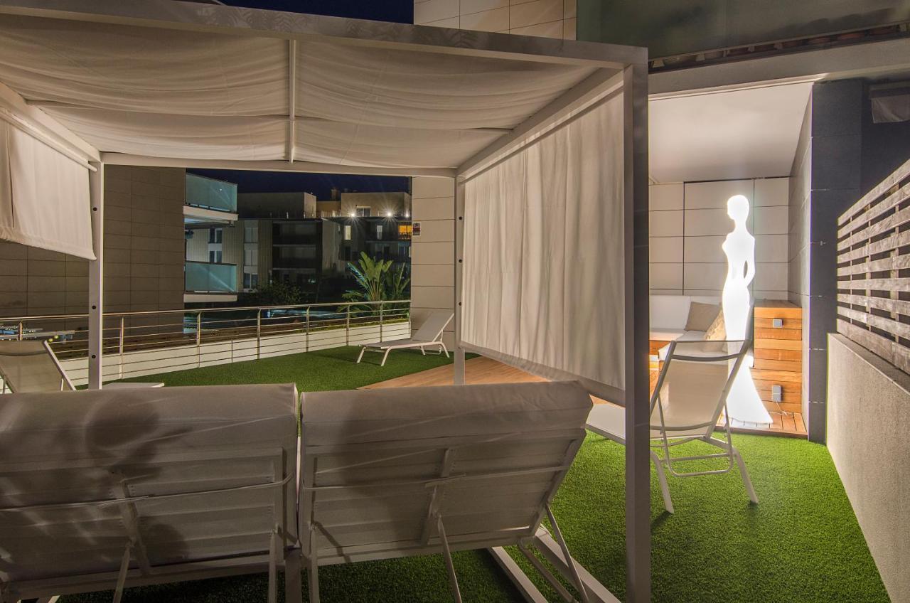 Sitges Spaces Garden Paradise 3 Bedroom, 3 Bathroom, Huge Private Garden-Terrace, Pool- Sleeps Up To 8 Екстер'єр фото