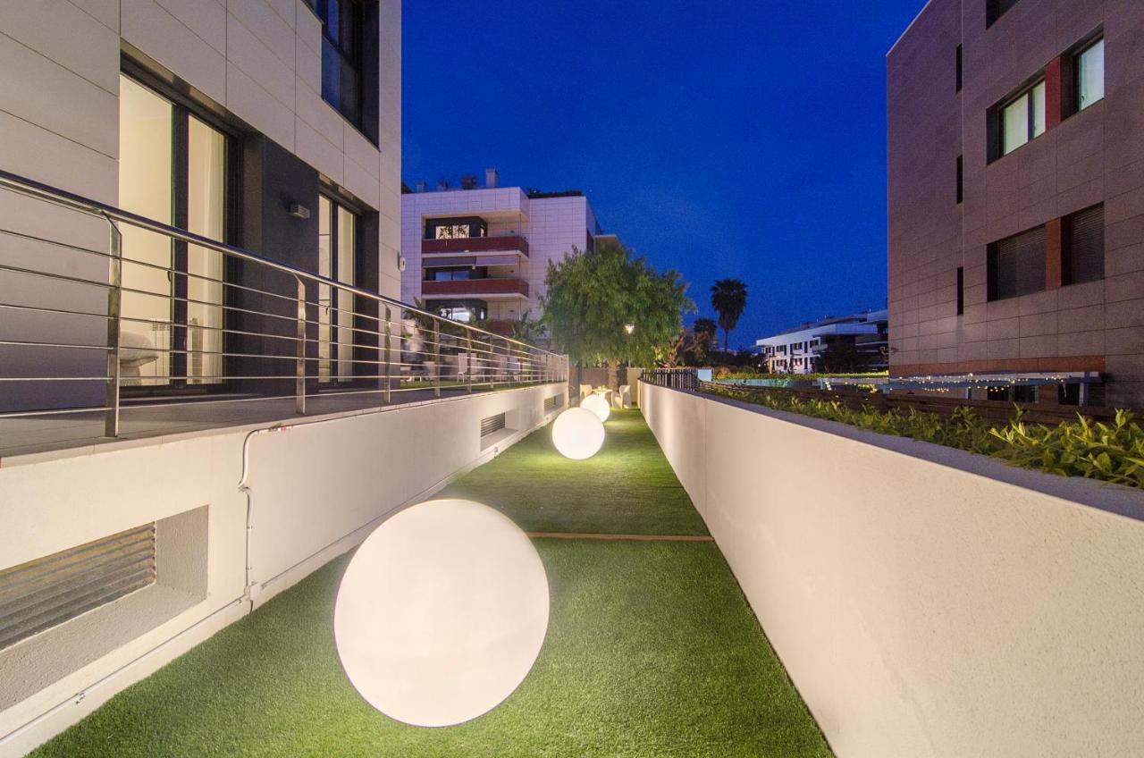Sitges Spaces Garden Paradise 3 Bedroom, 3 Bathroom, Huge Private Garden-Terrace, Pool- Sleeps Up To 8 Екстер'єр фото